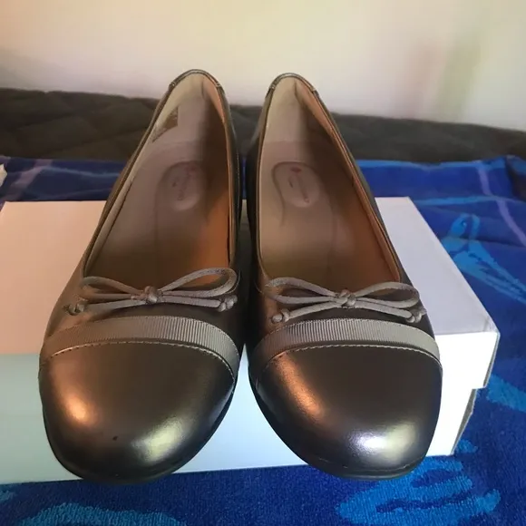 Clarks flats