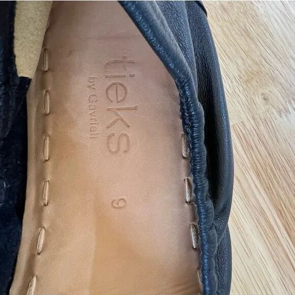 Classic Tieks Full-Grain Matte Leather Flats (like new)