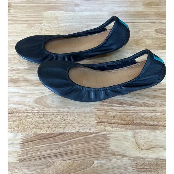 Classic Tieks Full-Grain Matte Leather Flats (like new)