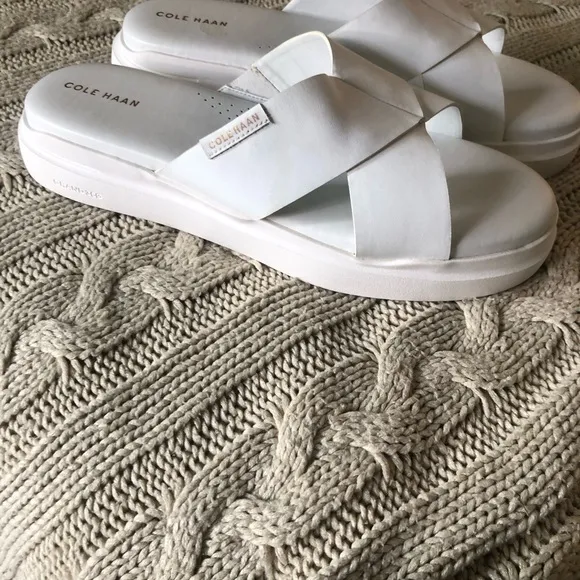 Cole Haan Grand 360 White leather sole padded SZ 11b Sandals