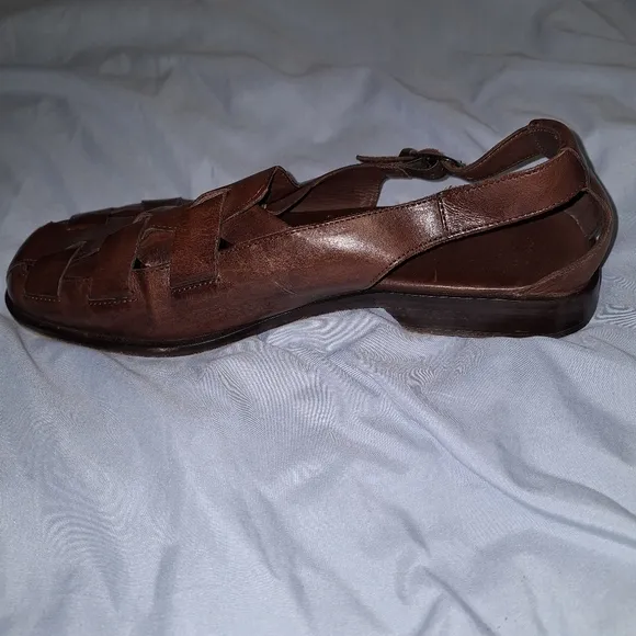Cole Haan Resort mens leather woven loafers in a size 10M. Pre-loved