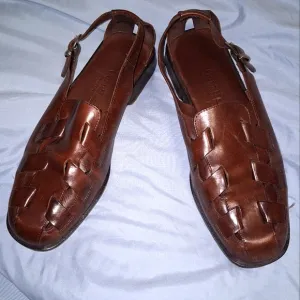 Cole Haan Resort mens leather woven loafers in a size 10M. Pre-loved