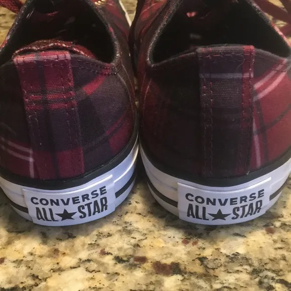 Converse All Star Burgundy Maroon Plaid Low Top Sneakers size 8 Excellent