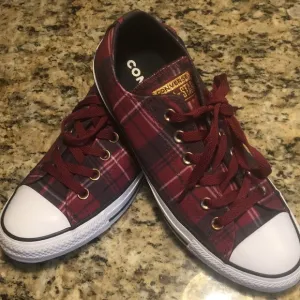 Converse All Star Burgundy Maroon Plaid Low Top Sneakers size 8 Excellent