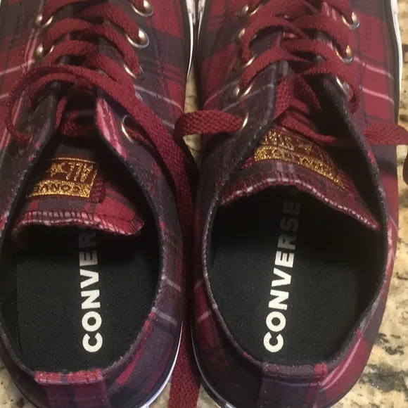 Converse All Star Burgundy Maroon Plaid Low Top Sneakers size 8 Excellent
