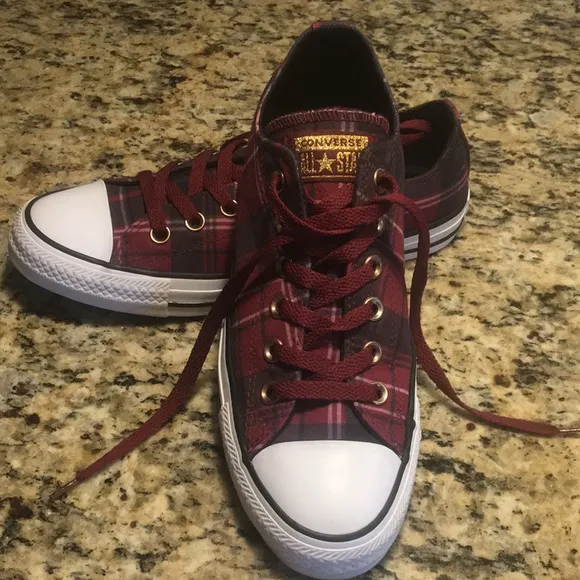 Converse All Star Burgundy Maroon Plaid Low Top Sneakers size 8 Excellent