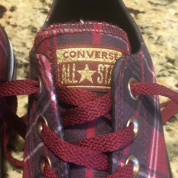 Converse All Star Burgundy Maroon Plaid Low Top Sneakers size 8 Excellent