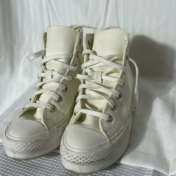 Converse All-Stars ivory embroidery high top sneakers size 4 1/2