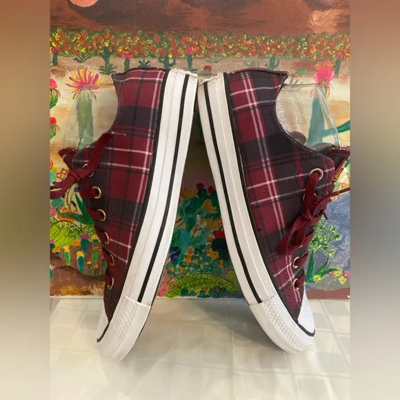 Converse Burgundy Plaid Sneakers Low Top, Burgundy, Black Women's size 9