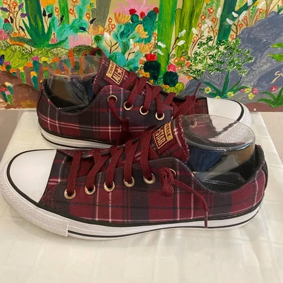 Converse Burgundy Plaid Sneakers Low Top, Burgundy, Black Women's size 9