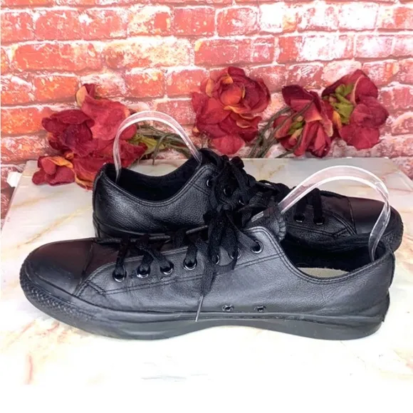 Converse chuck Taylor All Star Black Leather Low Top Sneakers