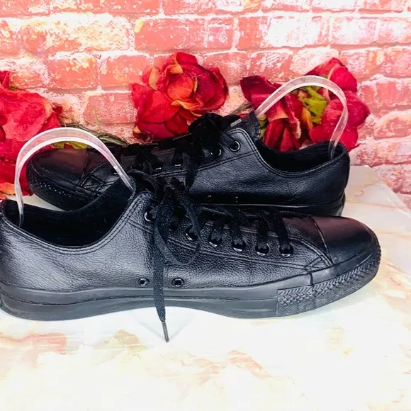 Converse chuck Taylor All Star Black Leather Low Top Sneakers