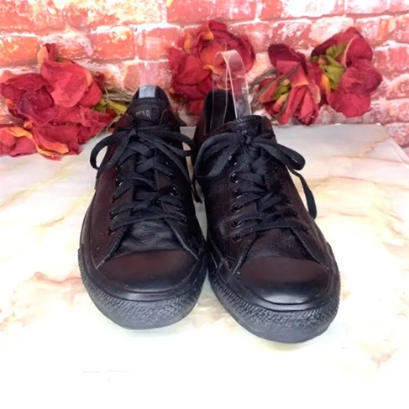 Converse chuck Taylor All Star Black Leather Low Top Sneakers