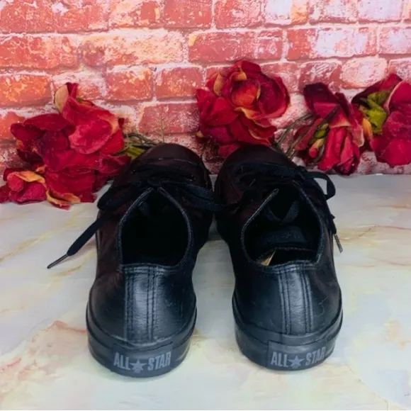 Converse chuck Taylor All Star Black Leather Low Top Sneakers
