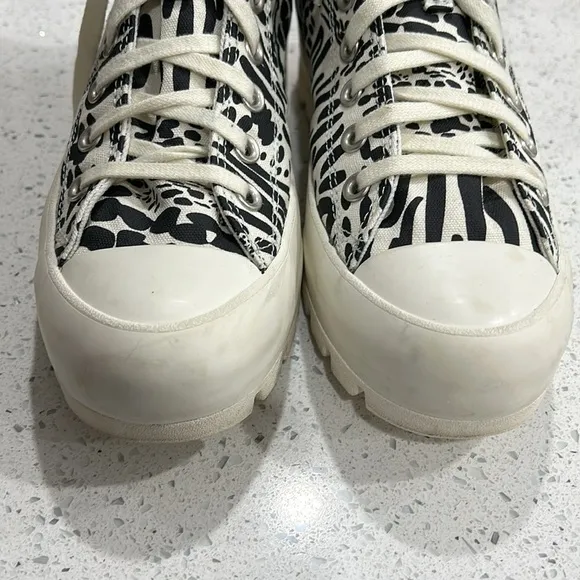 Converse Chuck Taylor All Star Lugged High Jungle Art High Top Sneakers - 9