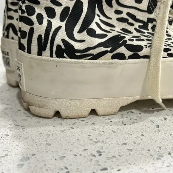 Converse Chuck Taylor All Star Lugged High Jungle Art High Top Sneakers - 9