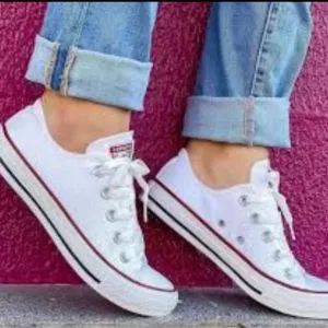 Converse Chuck Taylor All Star Unisex Low Top White Sneakers | 4M - 6W