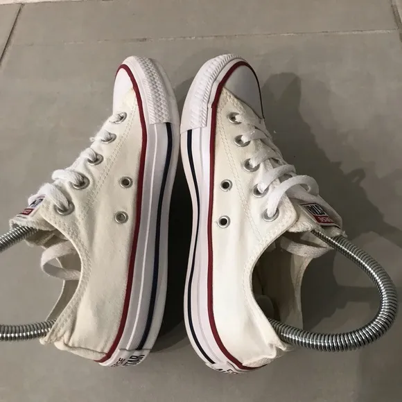 Converse Chuck Taylor All Star Unisex Low Top White Sneakers | 4M - 6W
