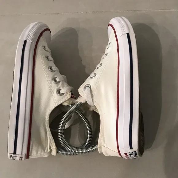 Converse Chuck Taylor All Star Unisex Low Top White Sneakers | 4M - 6W