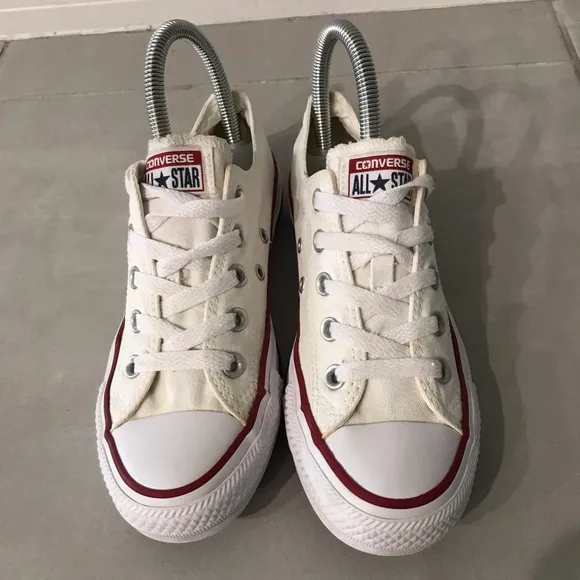 Converse Chuck Taylor All Star Unisex Low Top White Sneakers | 4M - 6W
