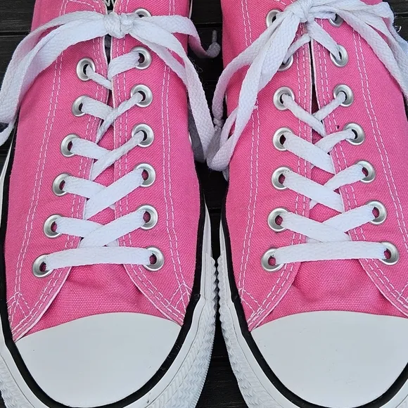 Converse Chuck Taylor Low Top Sneakers Bubblegum Pink Shoes Mens 11.5 Women 13.5