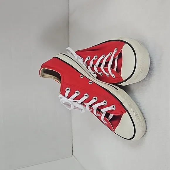 Converse | Men's All Star Red Low-Top Lace-Up Sneakers Sz 8