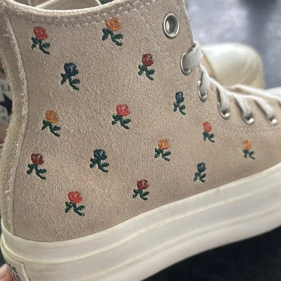 Converse Platform Chuck Taylor Suede Embroidered Roses Sneakers