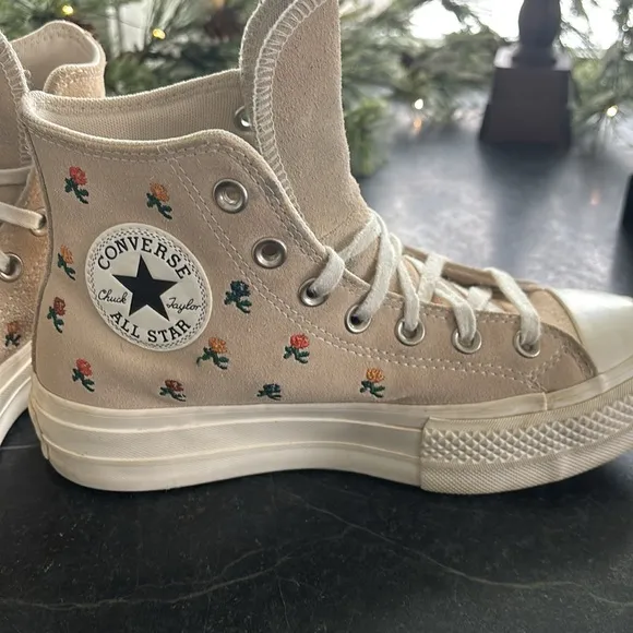 Converse Platform Chuck Taylor Suede Embroidered Roses Sneakers