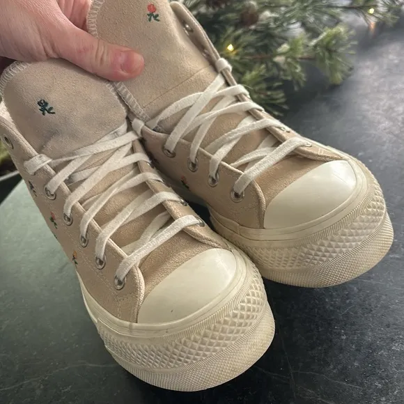 Converse Platform Chuck Taylor Suede Embroidered Roses Sneakers