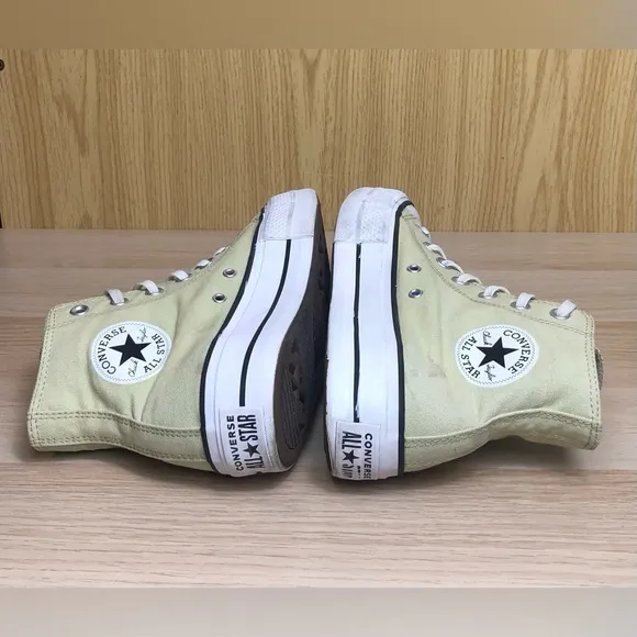 Converse Platform High Top Sneakers Size 8.