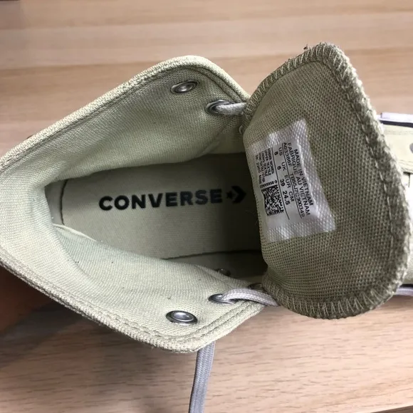 Converse Platform High Top Sneakers Size 8.