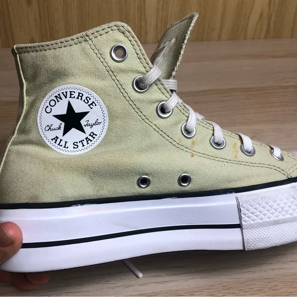Converse Platform High Top Sneakers Size 8.
