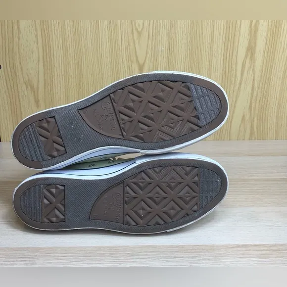 Converse Platform High Top Sneakers Size 8.