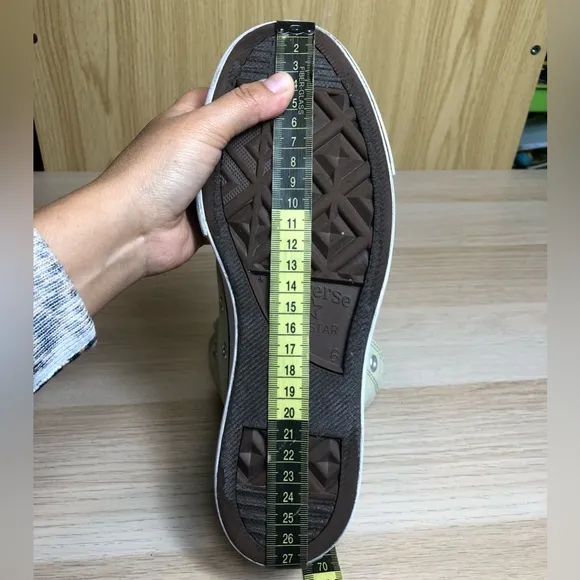 Converse Platform High Top Sneakers Size 8.