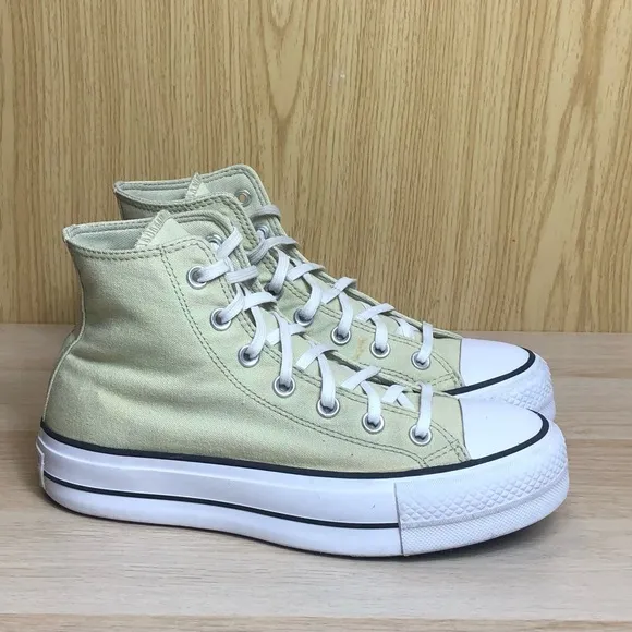 Converse Platform High Top Sneakers Size 8.
