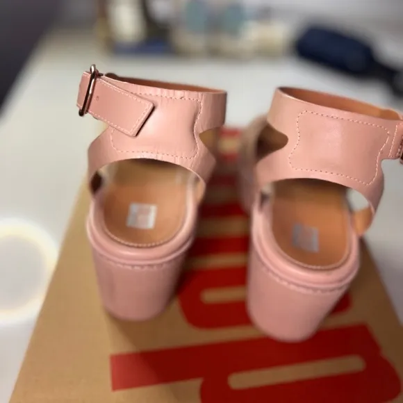 COPY - PILAR CROSSOVER LEATHER ANKLE-STRAP PLATFORMS SANDALS