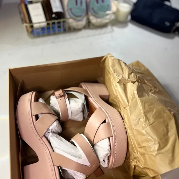 COPY - PILAR CROSSOVER LEATHER ANKLE-STRAP PLATFORMS SANDALS