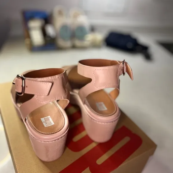 COPY - PILAR CROSSOVER LEATHER ANKLE-STRAP PLATFORMS SANDALS