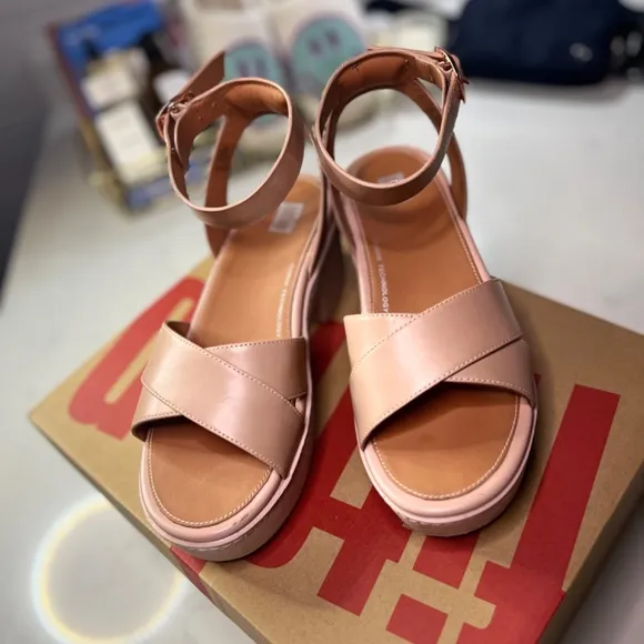COPY - PILAR CROSSOVER LEATHER ANKLE-STRAP PLATFORMS SANDALS