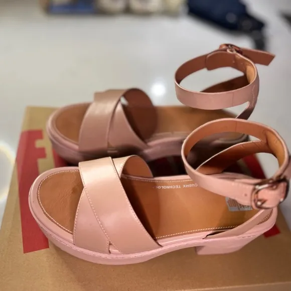 COPY - PILAR CROSSOVER LEATHER ANKLE-STRAP PLATFORMS SANDALS