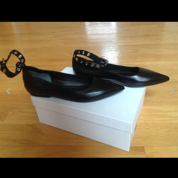 COSTUME NATIONAL LEATHER ANCKLE STRAP FLATS.