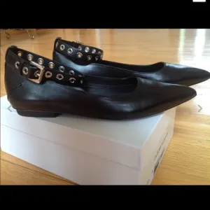 COSTUME NATIONAL LEATHER ANCKLE STRAP FLATS.