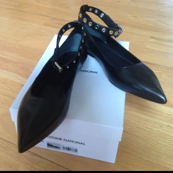 COSTUME NATIONAL LEATHER ANCKLE STRAP FLATS.