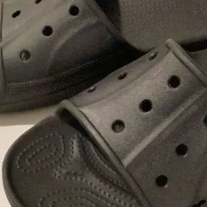 Crocs Baya II Slide 208215-001 Unisex US M12 Flats Black Rubber Slip-On Sandals