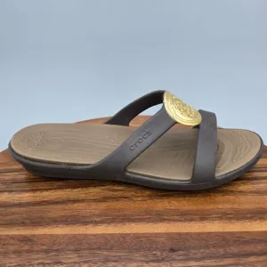 Crocs Sanrah Sandals Womens 10 Brown Gold Medallion Circle Slip On Comfort Slide