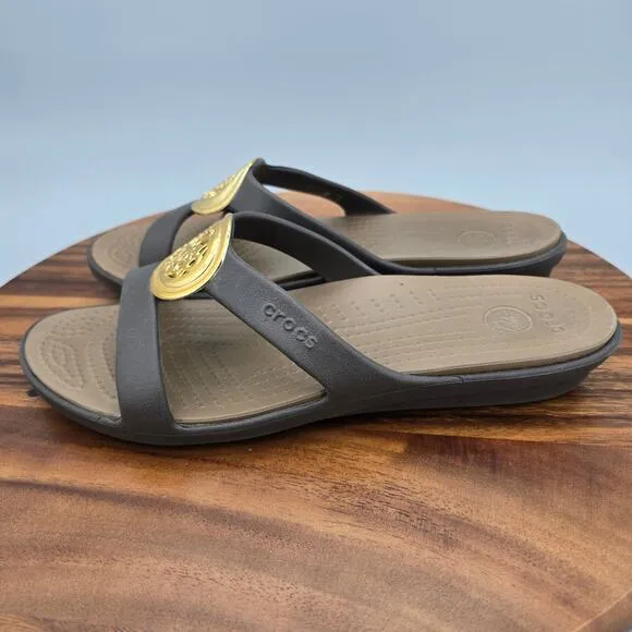 Crocs Sanrah Sandals Womens 10 Brown Gold Medallion Circle Slip On Comfort Slide
