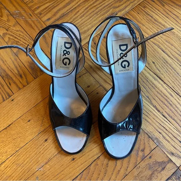 D&amp;G patent leather high heeled sandals