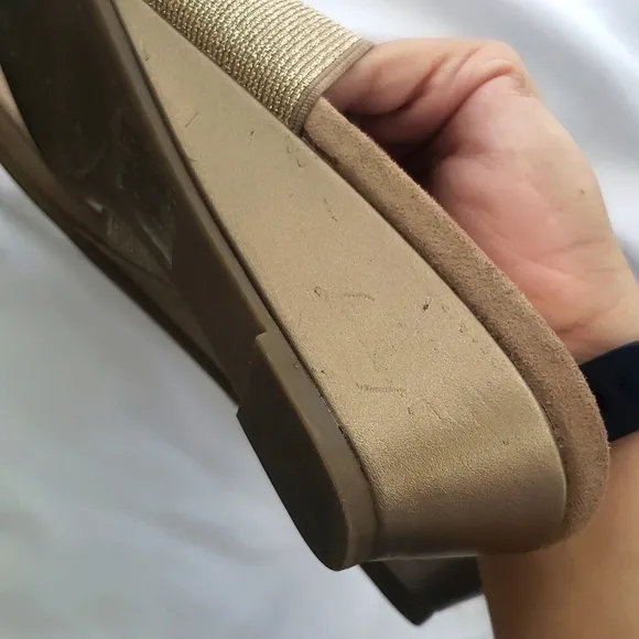 Dana Buchman Pewter Slip on Thong Sandals 9.5…