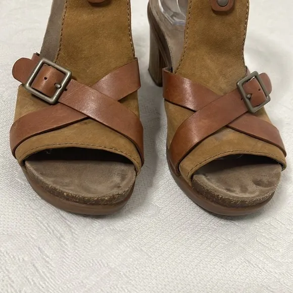 Dansko Dominique Block Heel Sandals Brown T Strap Size 38 US 8