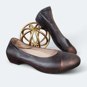 Dansko Lisanne Brown Leather Flats Burnished Bronze Toe Cap  Size 37